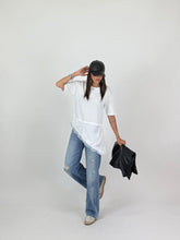 Carica l'immagine nel visualizzatore di Gallery, T-SHIRT LOW LACE BIANCA