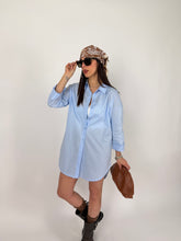 Carica l'immagine nel visualizzatore di Gallery, LONGLINE SHIRT AZZURRA