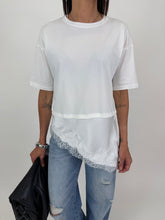 Carica l'immagine nel visualizzatore di Gallery, T-SHIRT LOW LACE BIANCA
