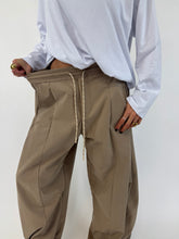 Carica l&#39;immagine nel visualizzatore di Gallery, PANTALONE STYLE BEIGE
