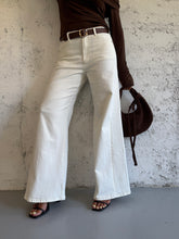 Carica l&#39;immagine nel visualizzatore di Gallery, BUTTER DENIM
