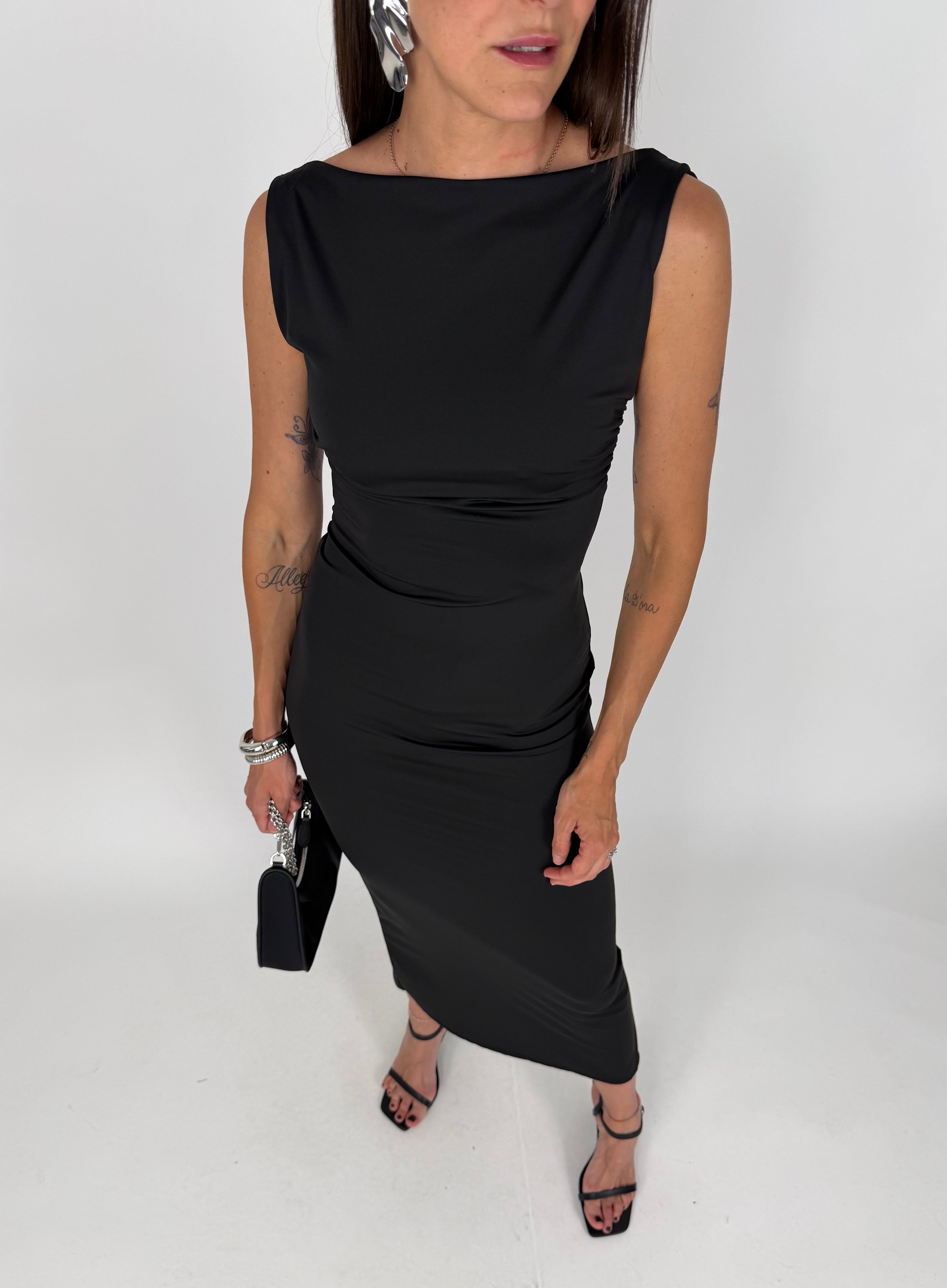 HOLE BACK DRESS