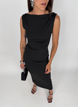 Carica l'immagine nel visualizzatore di Gallery, HOLE BACK DRESS

