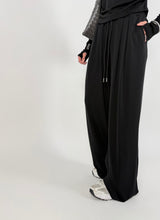 Carica l'immagine nel visualizzatore di Gallery, ESSENTIAL CHIC SET NERO
