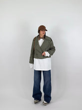 Carica l'immagine nel visualizzatore di Gallery, TRENCH SQUARE OLIVE
