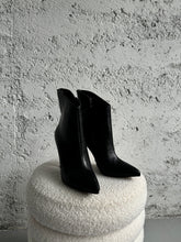 Carica l&#39;immagine nel visualizzatore di Gallery, Styled heel
