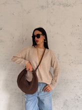 Carica l&#39;immagine nel visualizzatore di Gallery, ROUND BAG NOCCIOLA
