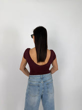 Carica l'immagine nel visualizzatore di Gallery, T-SHIRT DOUBLE NECK VINO

