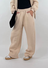 Carica l&#39;immagine nel visualizzatore di Gallery, TUTA GLOBE CREMA
