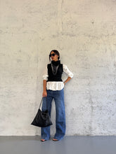 Carica l&#39;immagine nel visualizzatore di Gallery, MAGLIA NECK BOLD NERA
