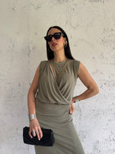 Carica l&#39;immagine nel visualizzatore di Gallery, CUT DRESS
