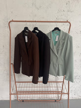 Carica l&#39;immagine nel visualizzatore di Gallery, blazer side button

