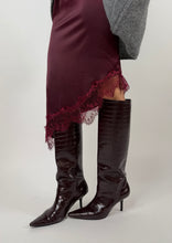 Carica l'immagine nel visualizzatore di Gallery, GONNA MIDI LACE BORDEAUX
