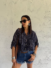 Carica l&#39;immagine nel visualizzatore di Gallery, SHIRT PAISLEY ROUCHES
