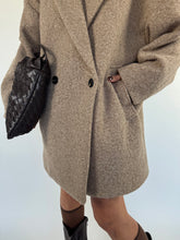 Carica l&#39;immagine nel visualizzatore di Gallery, COAT CURLY HAVANA
