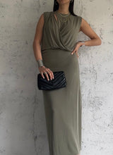 Carica l&#39;immagine nel visualizzatore di Gallery, CUT DRESS
