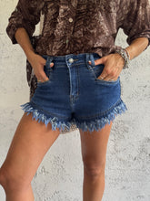 Carica l&#39;immagine nel visualizzatore di Gallery, SHORTS DENIM FRAYED
