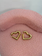 Carica l'immagine nel visualizzatore di Gallery, ORECCHINO GOLD HEART
