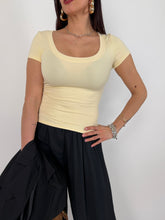 Carica l'immagine nel visualizzatore di Gallery, T-SHIRT DAILY FIT GIALLA
