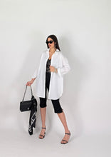 Carica l'immagine nel visualizzatore di Gallery, LONGLINE SHIRT BIANCA
