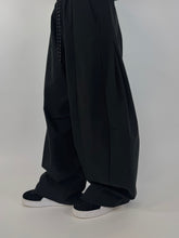 Carica l&#39;immagine nel visualizzatore di Gallery, PANTALONE STYLE NERO
