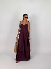 Carica l'immagine nel visualizzatore di Gallery, LONG DRESS LEAP
