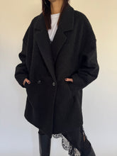 Carica l&#39;immagine nel visualizzatore di Gallery, COAT CURLY NERO
