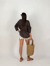 Carica l'immagine nel visualizzatore di Gallery, VEIL SHIRT CHOCO
