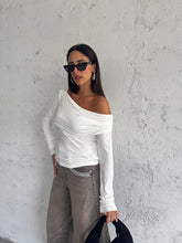 Carica l&#39;immagine nel visualizzatore di Gallery, SHOULDER CUT LATTE
