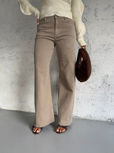 Carica l&#39;immagine nel visualizzatore di Gallery, SAND DENIM
