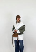 Carica l'immagine nel visualizzatore di Gallery, TRENCH SQUARE OLIVE
