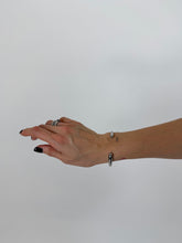 Carica l'immagine nel visualizzatore di Gallery, MINI BANGLE SILVER
