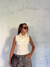 Carica l&#39;immagine nel visualizzatore di Gallery, MAGLIA NECK BOLD PANNA
