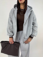 Carica l&#39;immagine nel visualizzatore di Gallery, TUTA GLOBE GRIGIA
