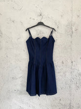 Carica l&#39;immagine nel visualizzatore di Gallery, Petal denim dress
