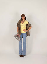 Carica l'immagine nel visualizzatore di Gallery, T-SHIRT V DRAPE GIALLA

