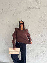 Carica l&#39;immagine nel visualizzatore di Gallery, MAGLIA WAVY CIOCCOLATO
