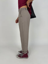 Carica l'immagine nel visualizzatore di Gallery, CHINO PANTS TAUPE
