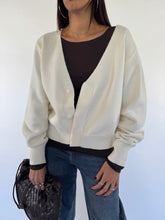 Carica l&#39;immagine nel visualizzatore di Gallery, CARDIGAN BOTTON DOWN BURRO
