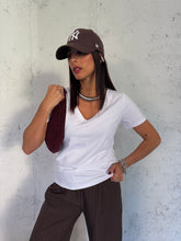 Carica l&#39;immagine nel visualizzatore di Gallery, T-SHIRT LOW CUT BIANCA
