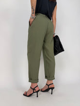 Carica l'immagine nel visualizzatore di Gallery, CHINO PANTS OLIVA
