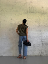 Carica l&#39;immagine nel visualizzatore di Gallery, T-SHIRT SHOULDER OVER
