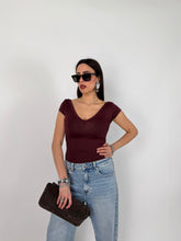 Carica l'immagine nel visualizzatore di Gallery, T-SHIRT DOUBLE NECK VINO
