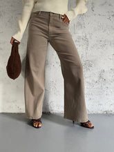 Carica l&#39;immagine nel visualizzatore di Gallery, SAND DENIM
