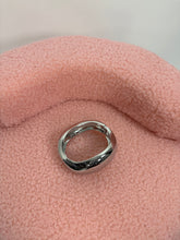 Carica l'immagine nel visualizzatore di Gallery, BANGLE SILVER
