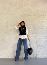 Carica l&#39;immagine nel visualizzatore di Gallery, MAGLIA NECK BOLD NERA
