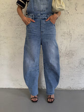 Carica l&#39;immagine nel visualizzatore di Gallery, Jump denim globe
