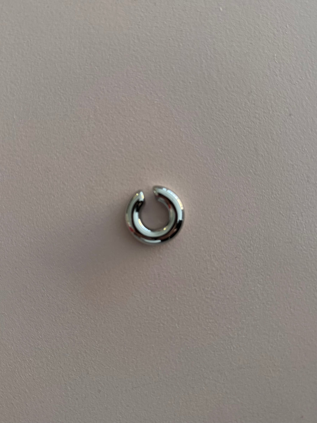 Medium earcuff