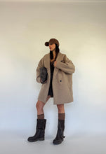 Carica l&#39;immagine nel visualizzatore di Gallery, COAT CURLY HAVANA
