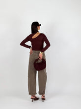 Carica l'immagine nel visualizzatore di Gallery, BODY HOLE NECK MARSALA
